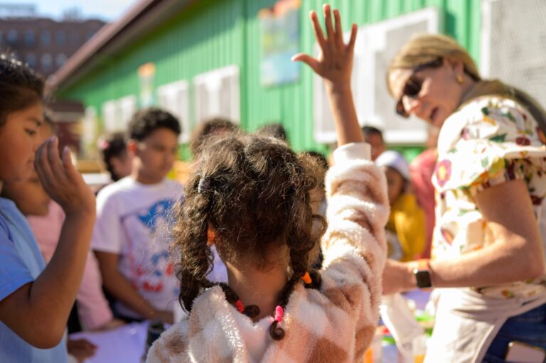 Vicky with students at outdoor green beetz farmers market